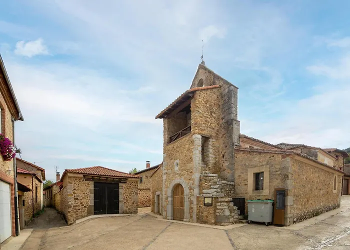 Holiday home Tranquil Near Luna River Benllera